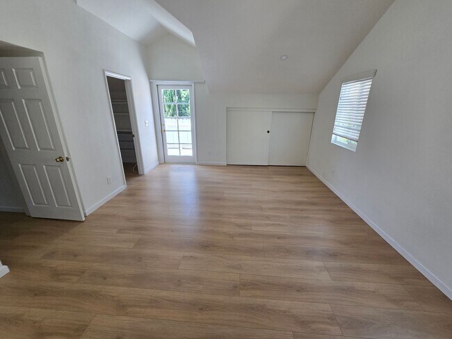 Building Photo - Beautiful Pasadena Townhouse