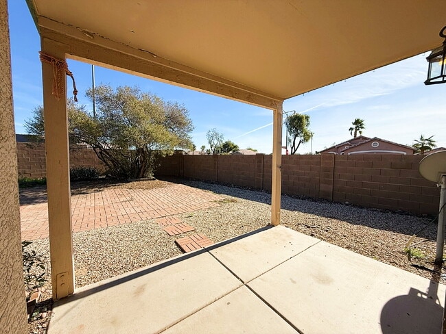 Building Photo - Well-maintained single-story home in the desirable Ashton Ranch community of Surprise.