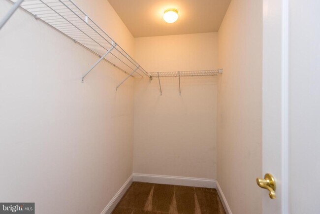 Building Photo - 3233 Meadow View Cir