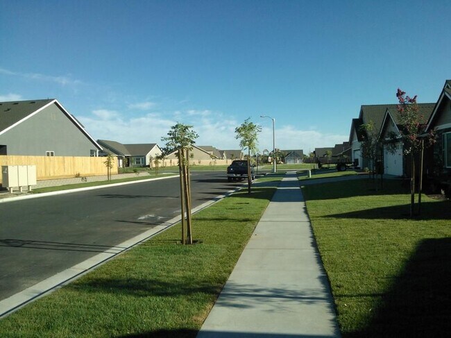 Building Photo - 1274 N Cerritos Ave