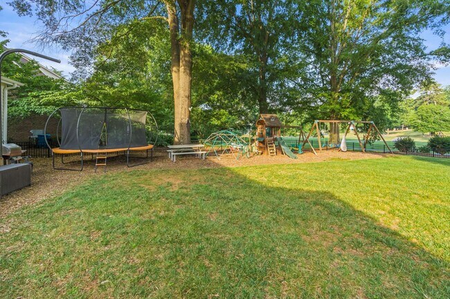 Building Photo - 4BR Golf Course Home in Bermuda Run with EV Charger