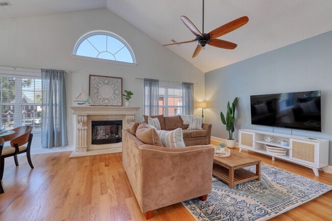 Building Photo - 2162 Sanibel Ct