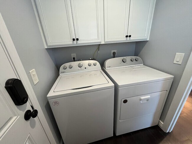 Building Photo - Elegant North Glendale Retreat with Premium Upgrades