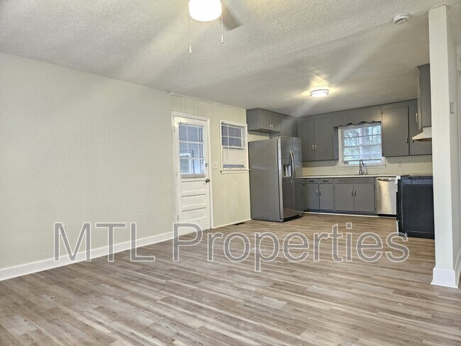 Building Photo - 1445 Pine Spring Dr