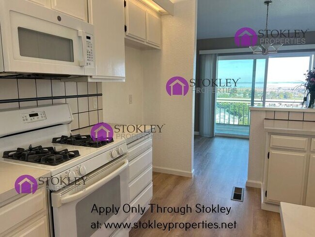 Building Photo - 523 Bustos Pl