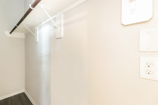 Building Photo - 2418 Flathead Dr