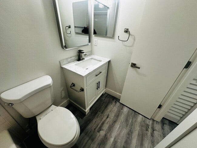 Building Photo - 2 Bed/2 Bath, 1 story Villa in Veterans Villas AVAILABLE May 11th!