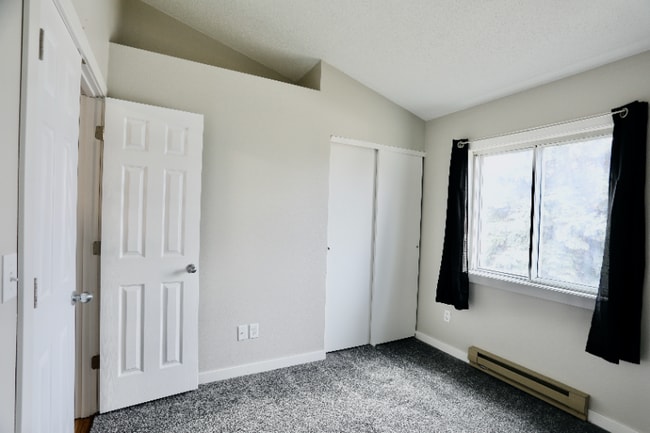 Building Photo - 3193 17th St S