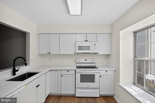 Building Photo - 10313 Bridgetown Pl
