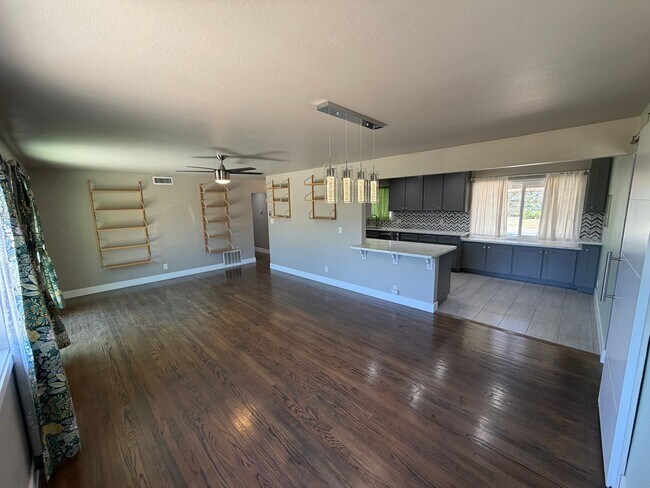 Building Photo - 3 Bedroom | 2 Bathroom | Single family home in Golf Course Terrace