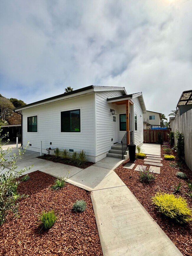 Building Photo - 212 - Carpinteria Asset Mgmt LLC (Walnut duplex)