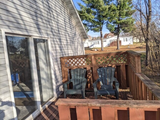 Building Photo - 487 W Prairie St