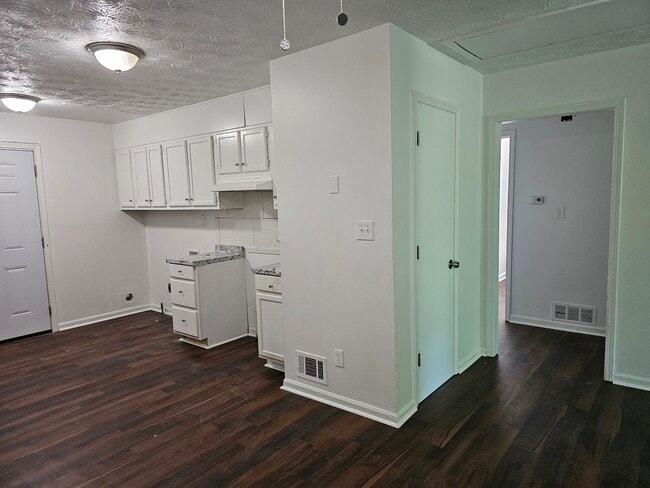 Building Photo - 1634 Nutmeg St