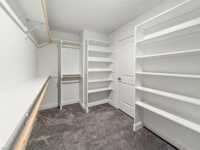 Building Photo - 3009 Ridge Dr