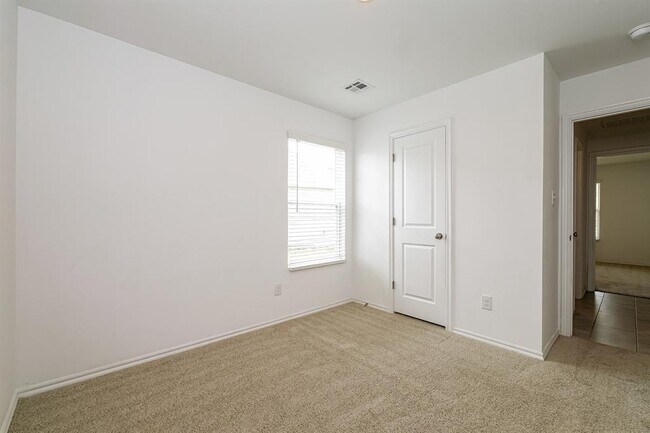 Building Photo - 10924 SW 23rd Pl