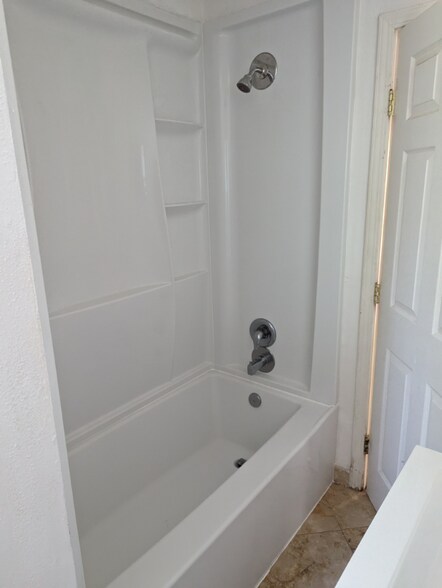 Building Photo - 14301 Mill Ct