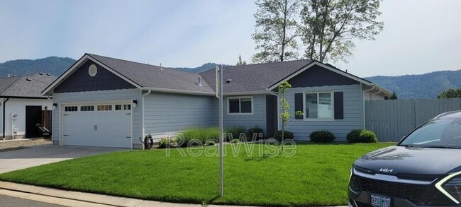 Building Photo - 1775 Daffodil Ln
