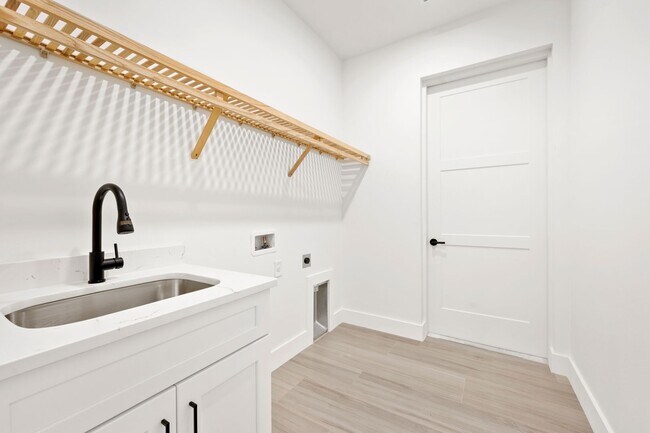 Building Photo - 1523 NW 34th Ave