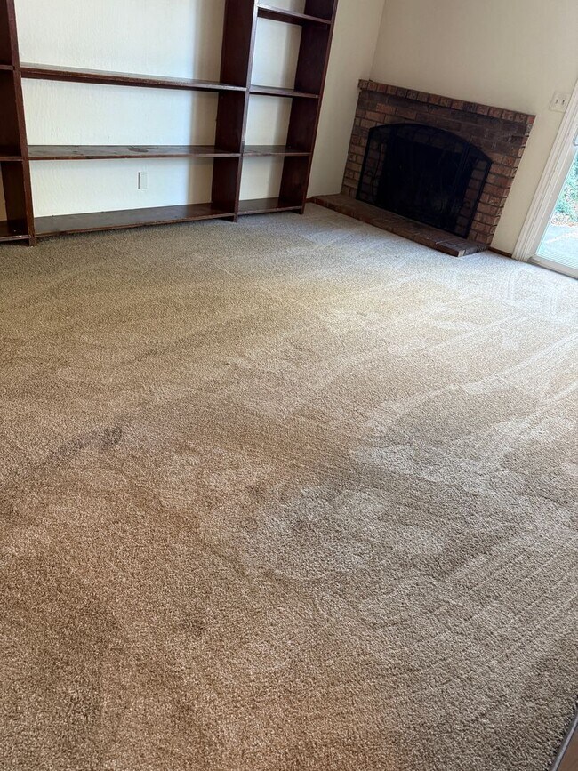 Building Photo - 1489 St James Pky