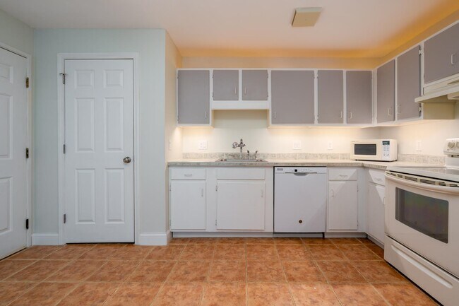 Building Photo - 11 Northbrook Dr