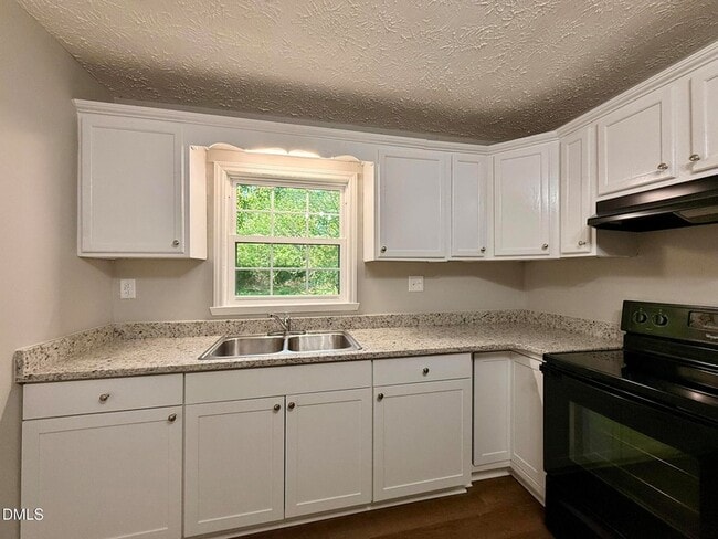 Building Photo - 1002 E Harnett St