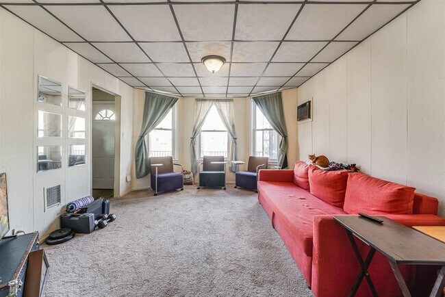 Building Photo - 98 W 47th St