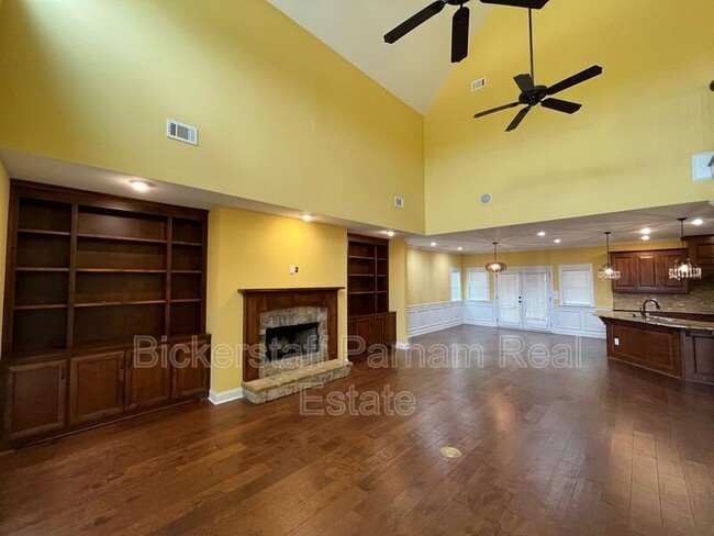 Building Photo - 7073 Spring Walk Dr