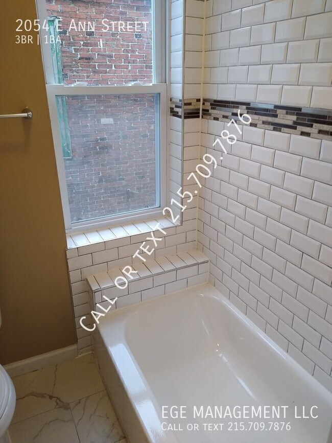 Building Photo - 2054 Ann St