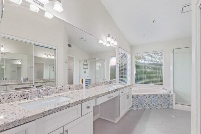 Building Photo - Come Settle In — This Scottsdale Gem Is Re...