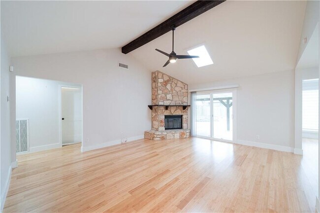Building Photo - 2515 Berkett Dr
