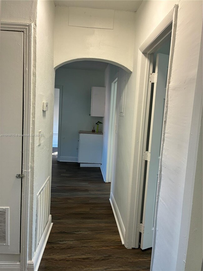 Building Photo - 750 NE 86th St