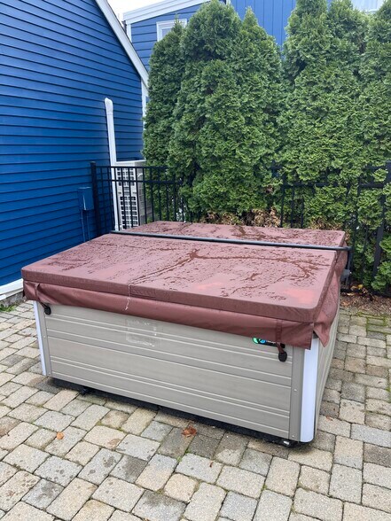 Building Photo - 5 Pearl St