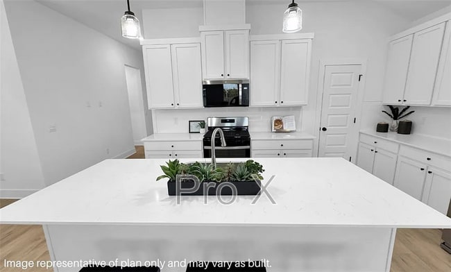 Building Photo - 2431 Longfellow Dr