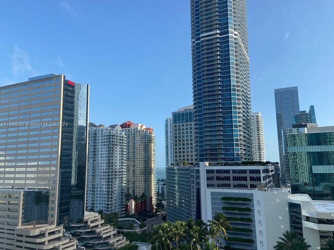 Building Photo - 950 Brickell Bay Dr