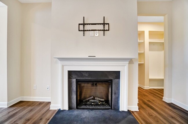 Building Photo - 3 Bedroom Townhome in Steele Creek!