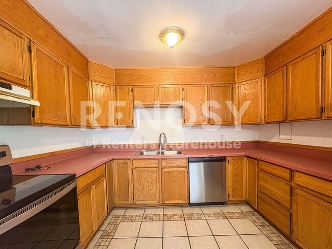 Building Photo - 5 Bed 2 Bath | Denver Home