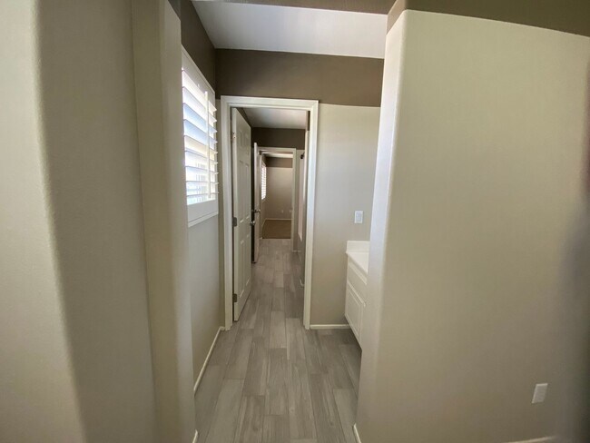 Building Photo - 28595 Autumn Ln