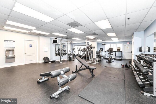 Building Photo - 1211 S Eads St