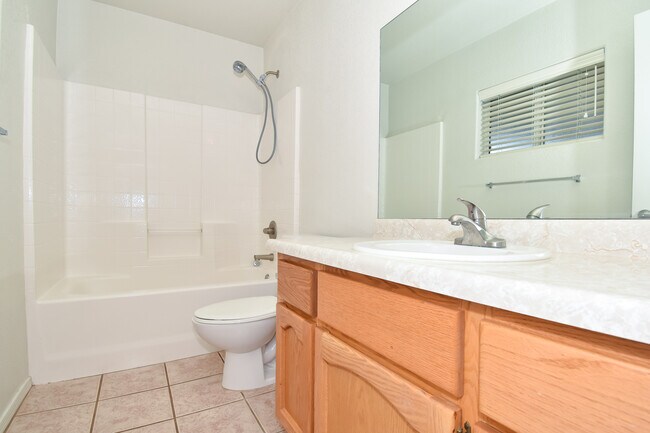 Building Photo - 8406 E Lorenzo Ln