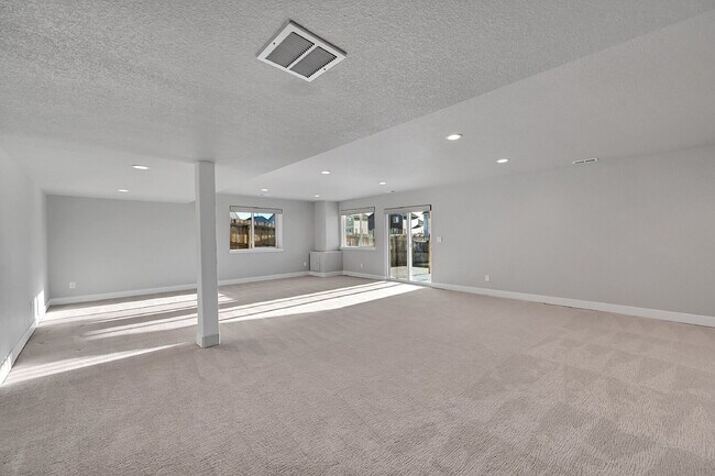 Building Photo - $2,650.00, 5-bed, 3-bed ranch-style home located in Colorado Springs with a large back yard.