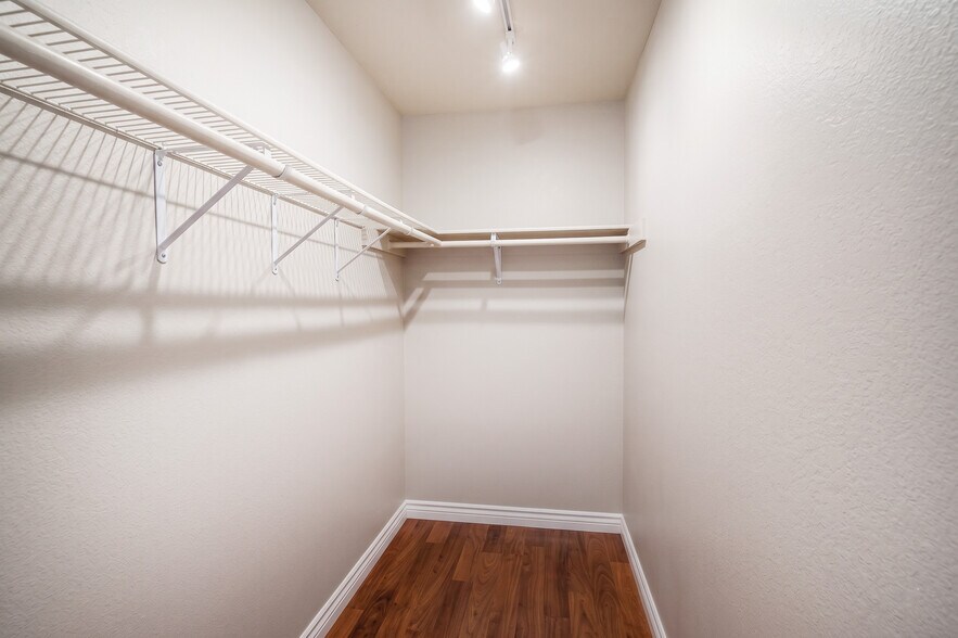 Building Photo - 16817 Larch Way