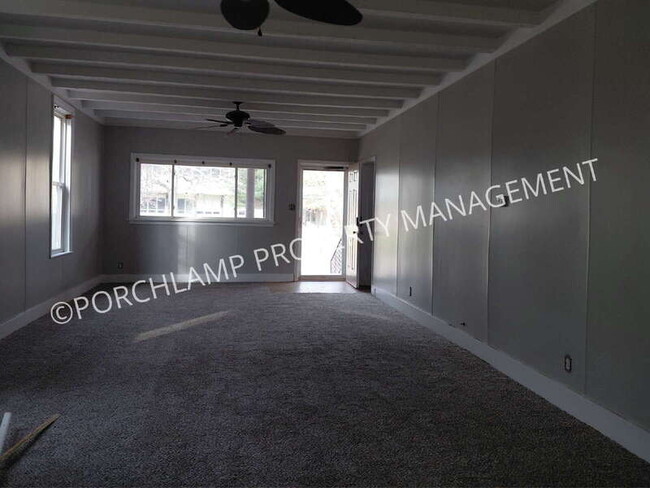 Building Photo - 541 W Grand Ave