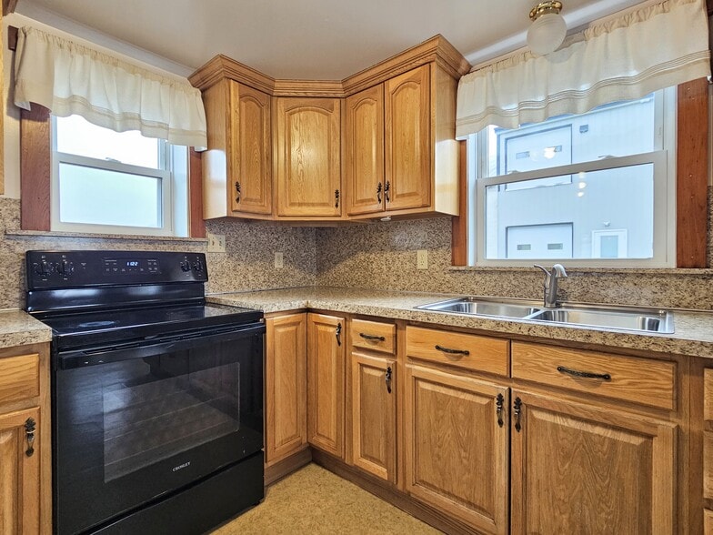 Building Photo - 32 N Farmersville Rd