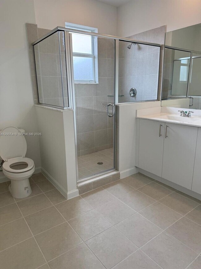 Building Photo - 2573 SE 25th Ter