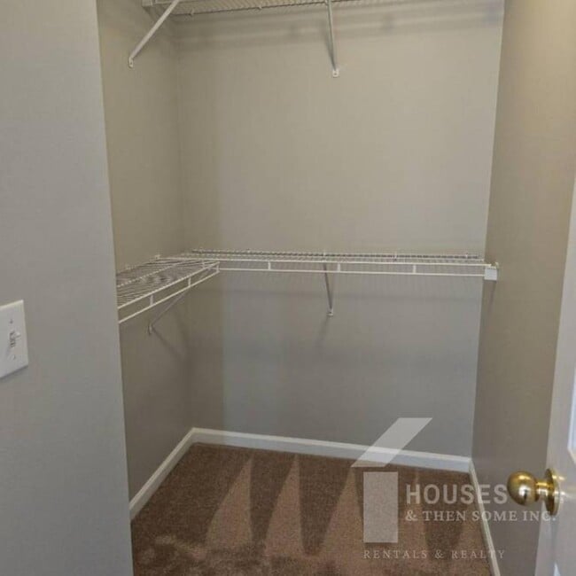 Building Photo - 211 Nimbus Ct