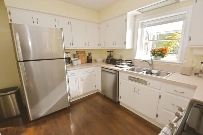 Building Photo - 426 E Pokagon St