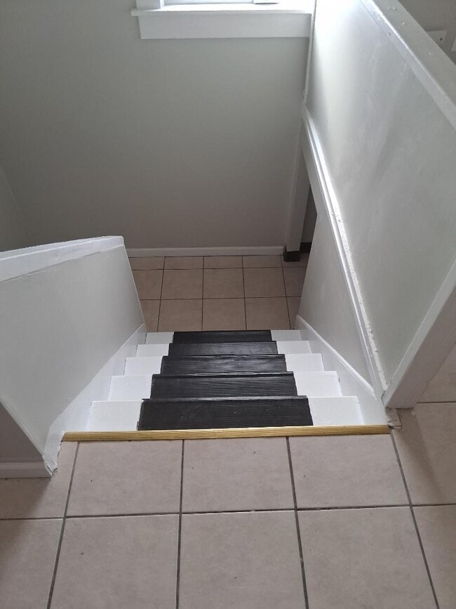 Building Photo - 1337 E 84th St