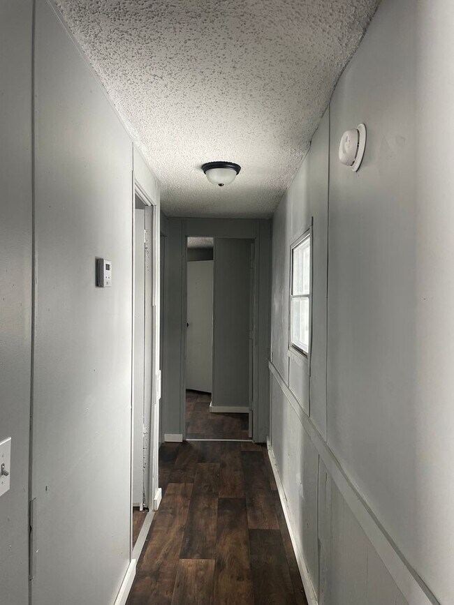 Building Photo - Country living with spacious front and backyard - 3 beds/ 2bath available now