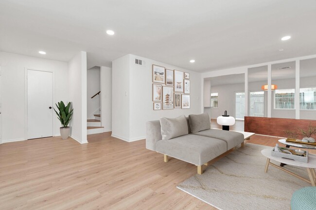 Building Photo - 1365 Country Pl Dr