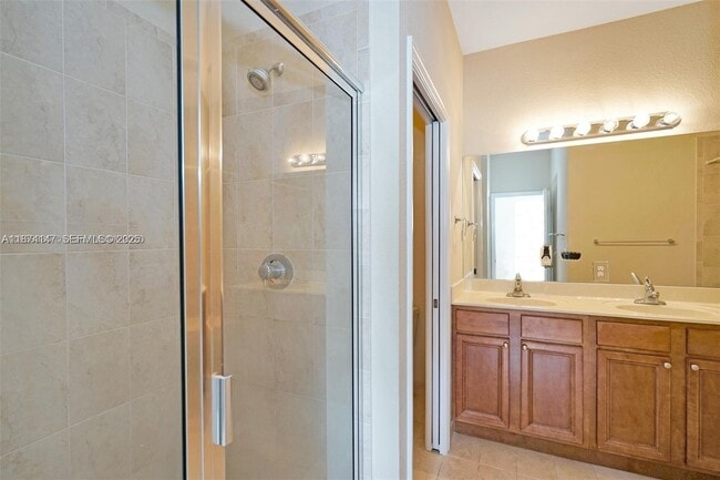 Building Photo - 1048 NE 208th St